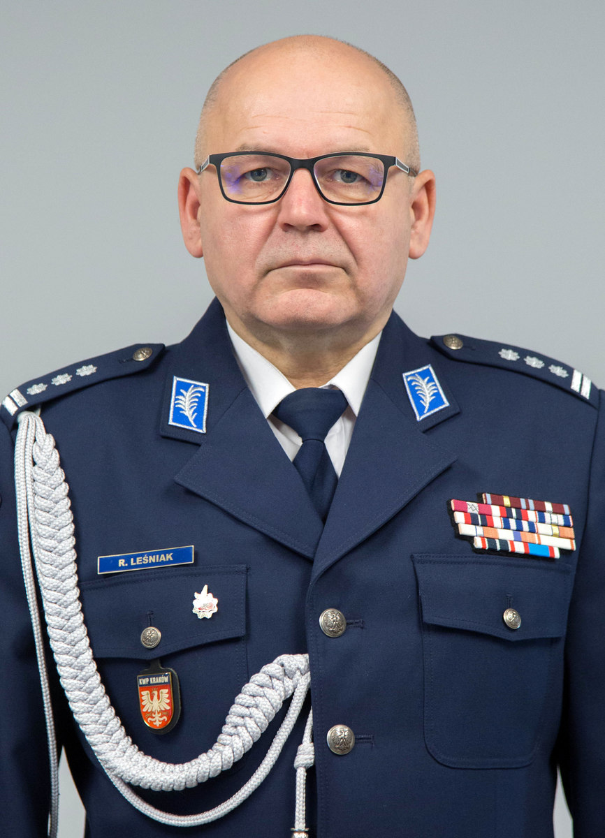 Zdjęcie przedstawia Zastępcę Komendanta Wojewódzkiego Policji w Krakowie inspektora Rafała Leśniaka
